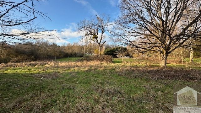 Réf 2255 SAINT AMAND EN PUISAYE