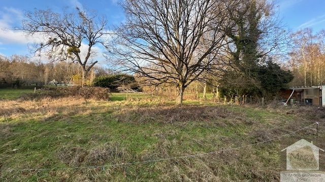 Réf 2255 SAINT AMAND EN PUISAYE