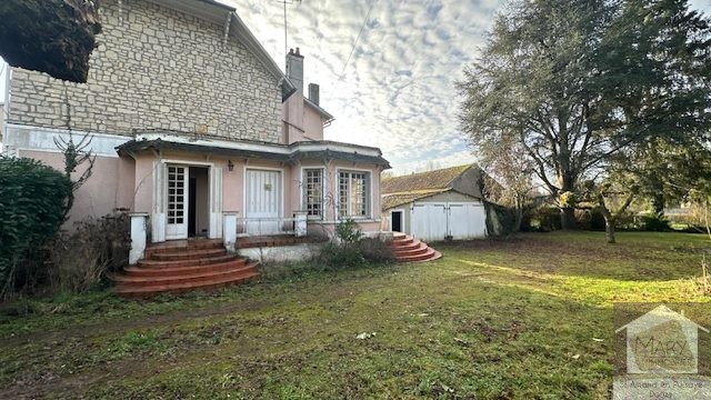 Réf 2323 SAINT AMAND EN PUISAYE Réf 2323 SAINT AMAND EN PUISAYE