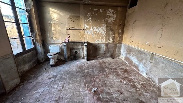 Réf 2324 SAINT AMAND EN PUISAYE