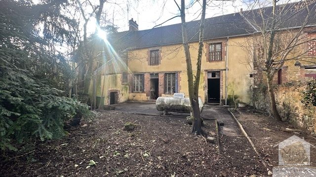 Réf 2324 SAINT AMAND EN PUISAYE