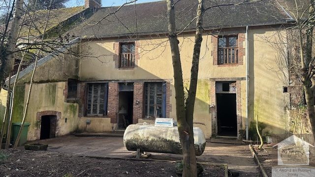 Réf 2324 SAINT AMAND EN PUISAYE