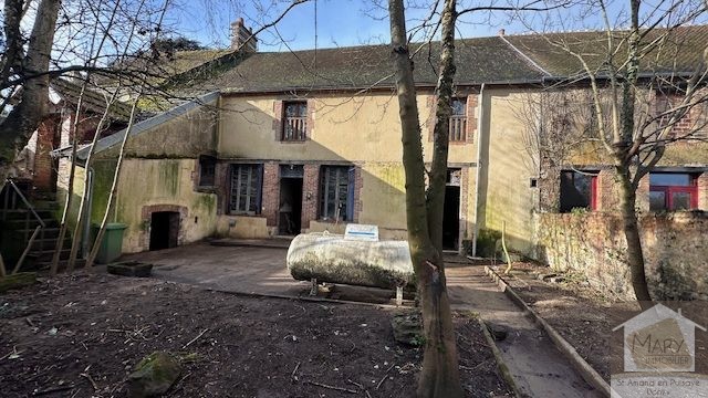 Réf 2324 SAINT AMAND EN PUISAYE