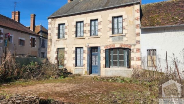 Réf 2672 SAINT AMAND EN PUISAYE