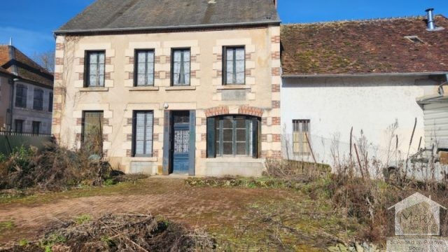 Réf 2672 SAINT AMAND EN PUISAYE