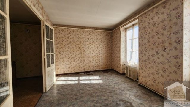 Réf 2672 SAINT AMAND EN PUISAYE