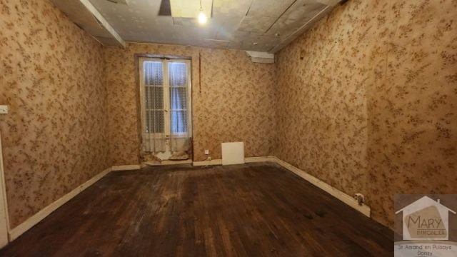 Réf 2672 SAINT AMAND EN PUISAYE