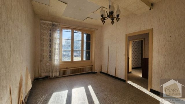 Réf 2672 SAINT AMAND EN PUISAYE