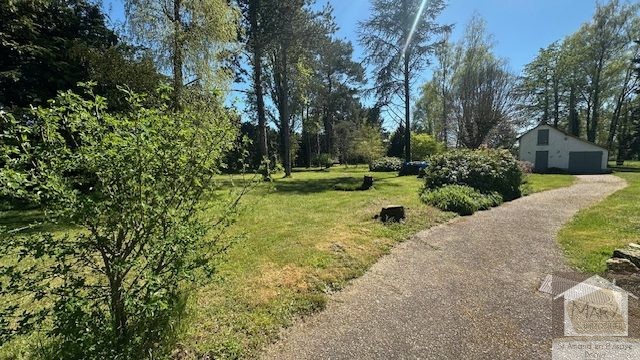 Réf 2335  SAINT AMAND EN PUISAYE