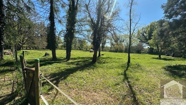 Réf 2335  SAINT AMAND EN PUISAYE