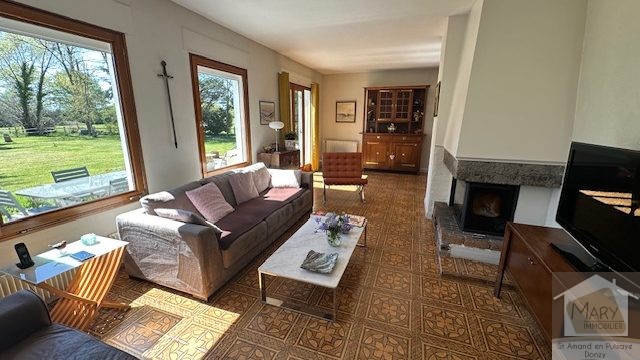 Réf 2335  SAINT AMAND EN PUISAYE