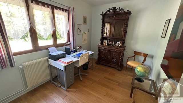 Réf 2335  SAINT AMAND EN PUISAYE