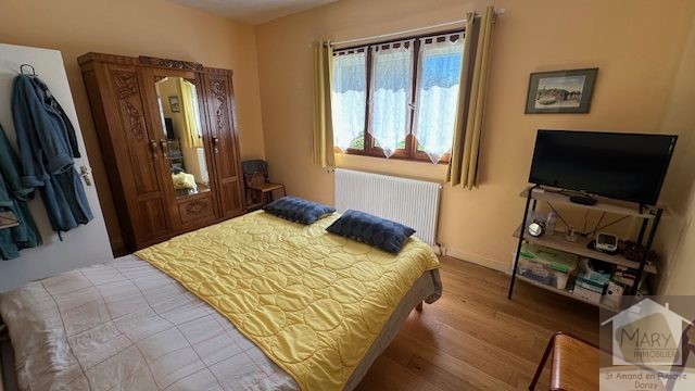 Réf 2335  SAINT AMAND EN PUISAYE