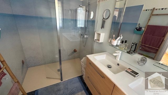 Réf 2335  SAINT AMAND EN PUISAYE