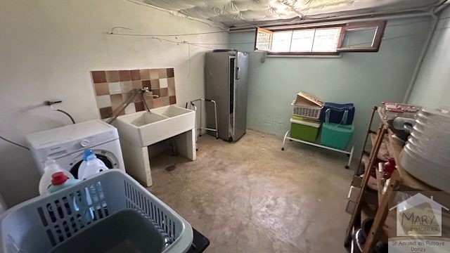 Réf 2335  SAINT AMAND EN PUISAYE