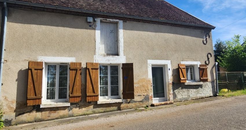 Réf 2673 SAINT AMAND EN PUISAYE
