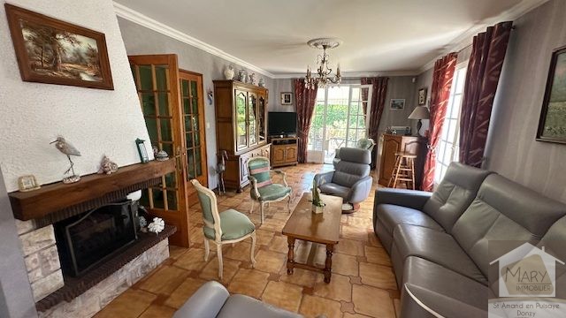 Réf 2340 SAINT AMAND EN PUISAYE