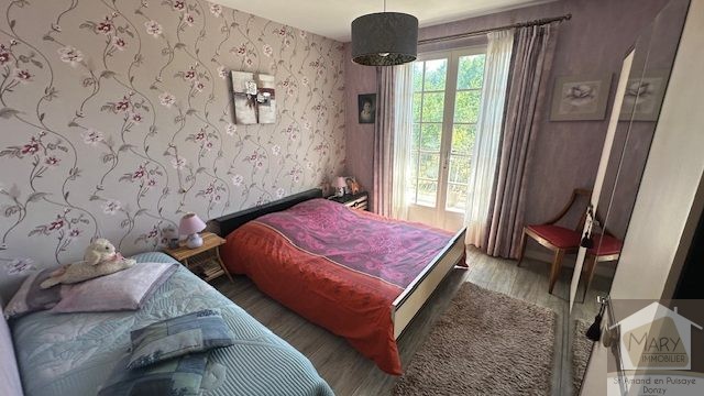 Réf 2340 SAINT AMAND EN PUISAYE