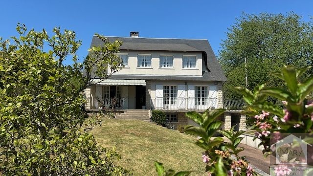 Réf 2340 SAINT AMAND EN PUISAYE