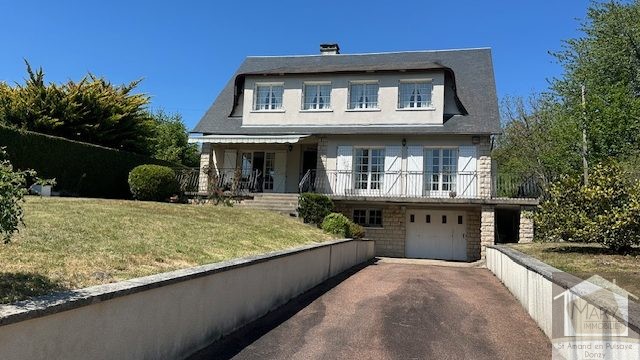 Réf 2340 SAINT AMAND EN PUISAYE