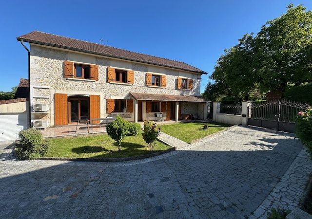 Réf 2344  Secteur SAINT AMAND EN PUISAYE