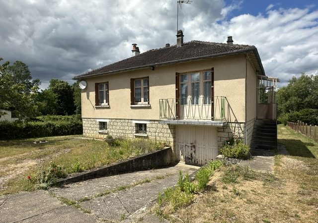 Réf 2347 SAINT AMAND EN PUISAYE