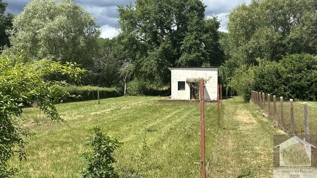 Réf 2347 SAINT AMAND EN PUISAYE