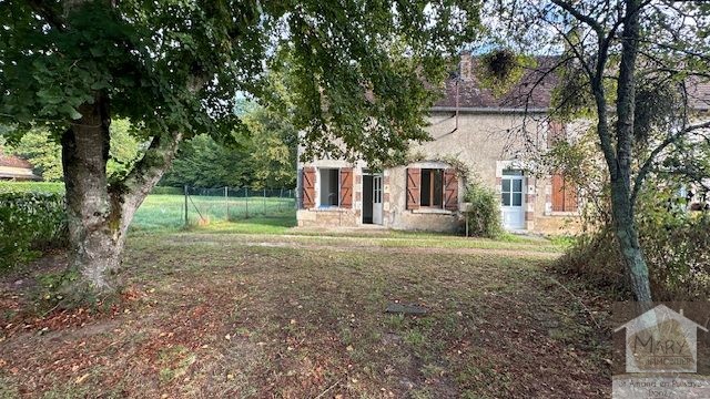 Réf 2349 SAINT AMAND EN PUISAYE