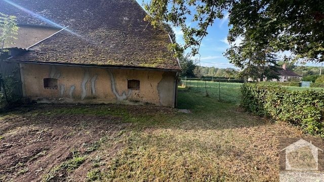 Réf 2349 SAINT AMAND EN PUISAYE