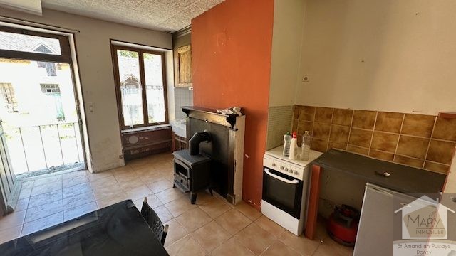 Réf 2341 ST AMAND EN PUISAYE