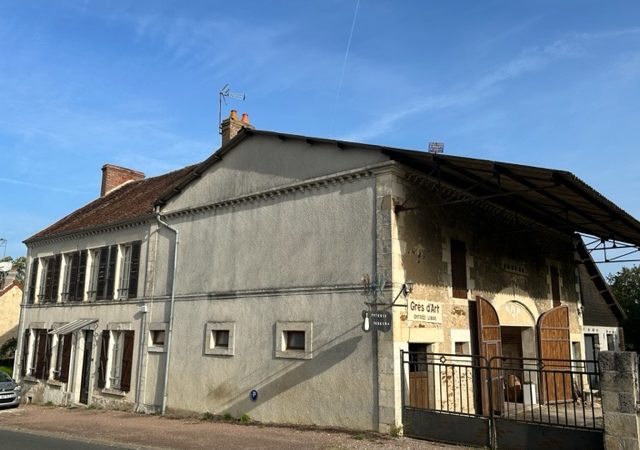 Réf 2350 SAINT AMAND EN PUISAYE