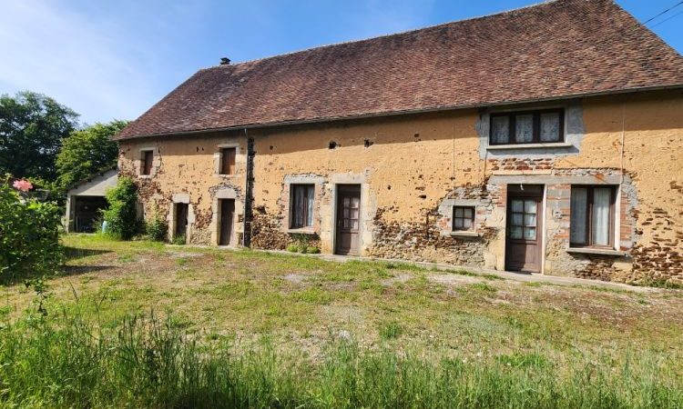 Réf 2674 SAINT AMAND EN PUISAYE